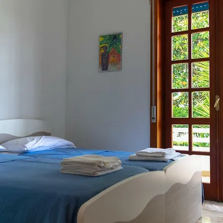 Blue Windows House - From Vesuvio To Pompei